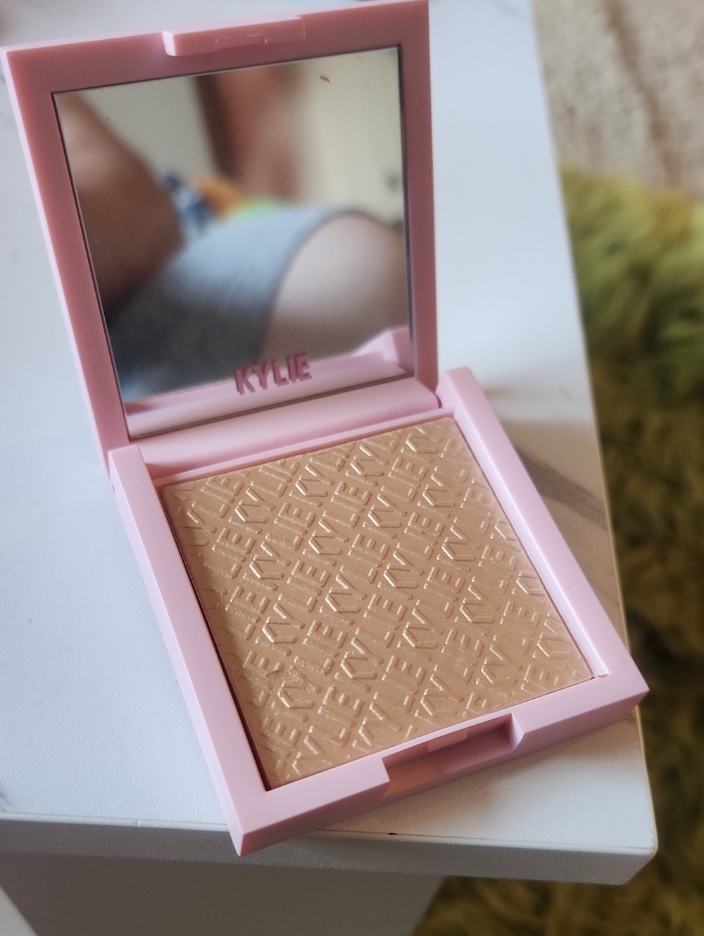 Kylie Cosmetics 080 Salted Caramel Pressed Illuminating Powder